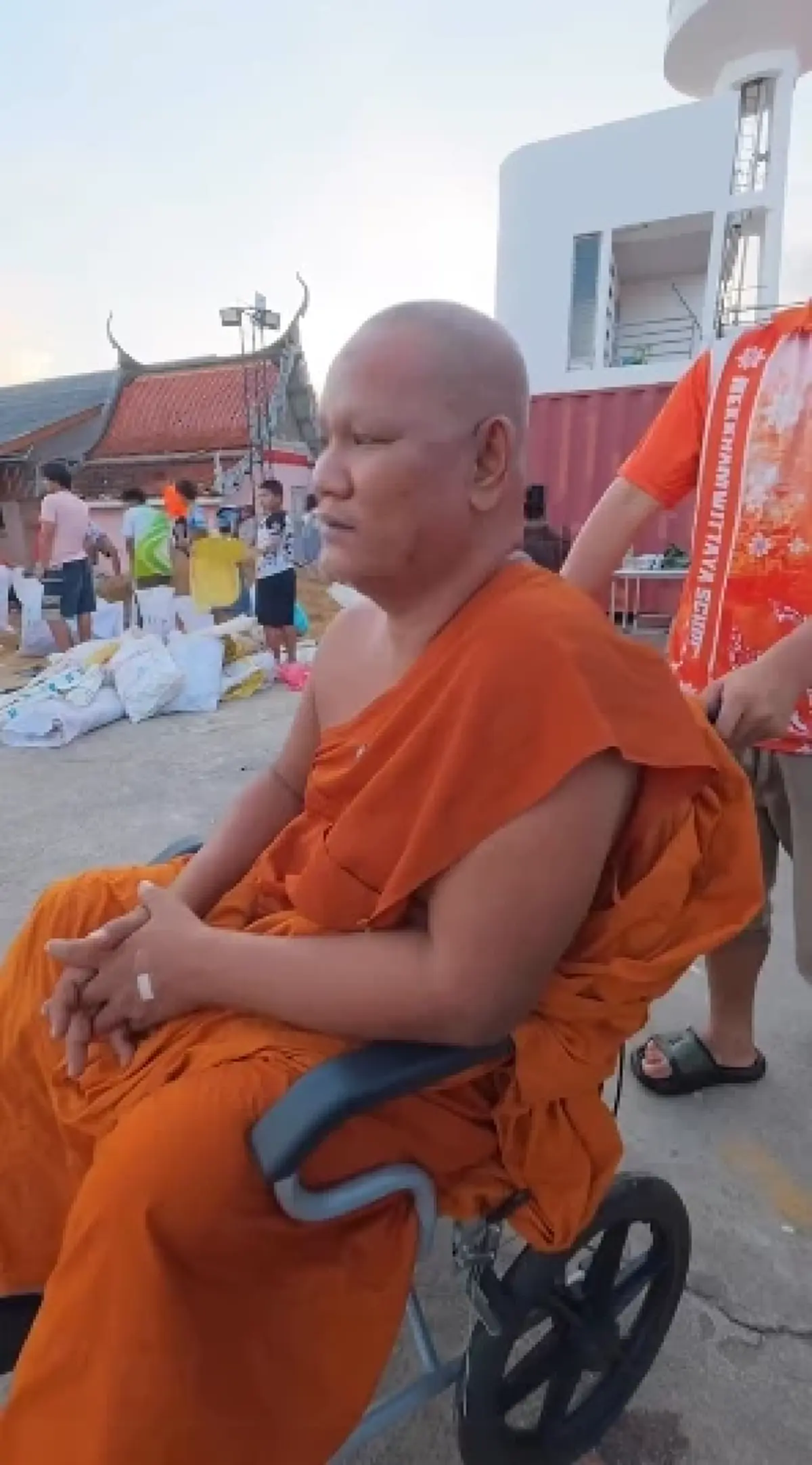 อาการ "เจ้าอาวาสวัดใหม่สี่หมื่น" หลังนอน รพ. ล่าสุดอพยพเด็ก ๆ แล้ว