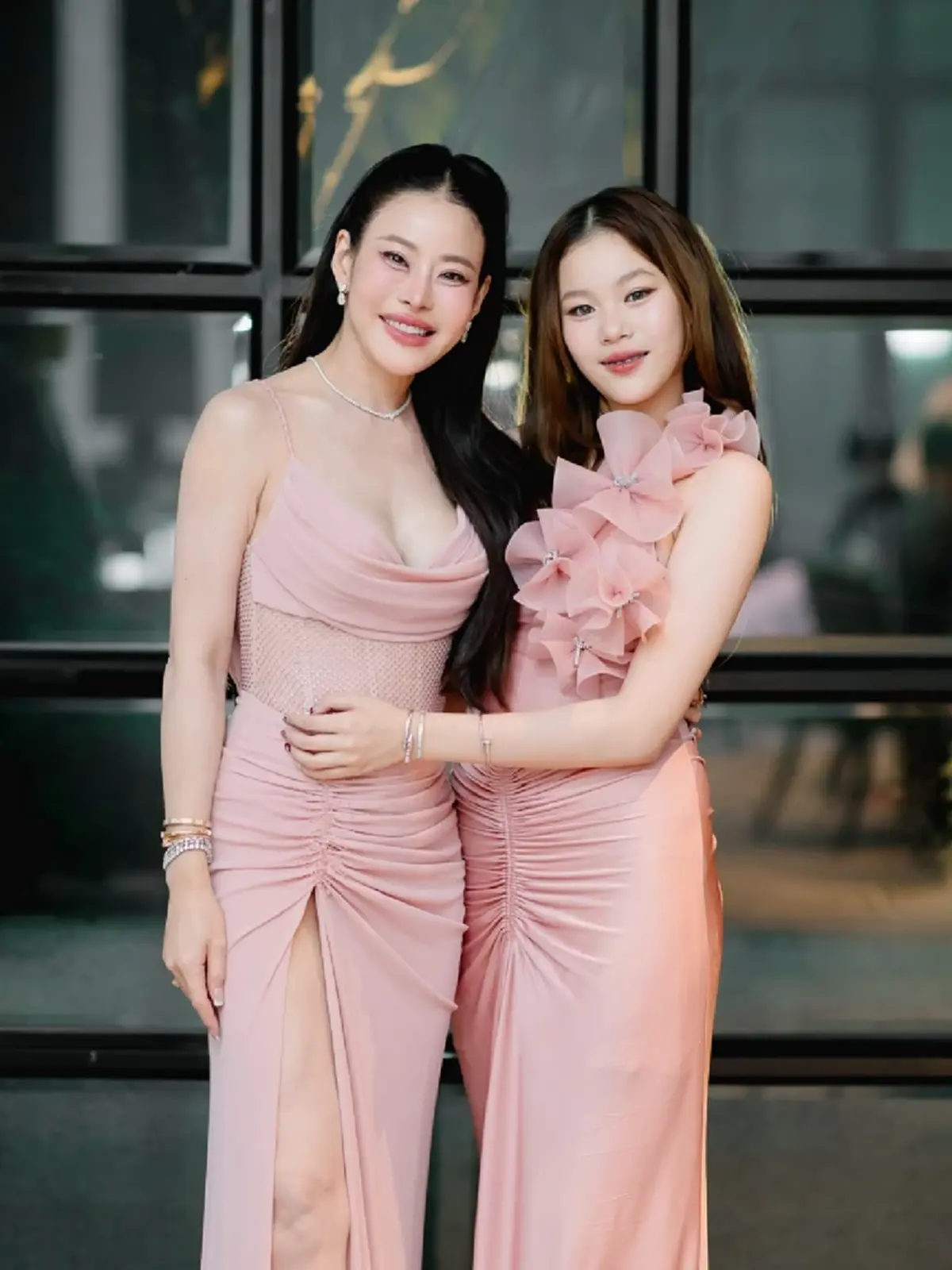  หนิง ปณิตา ควงลูกสาว โชว์ลุคสวยแพ็คคู่ มองเผินๆ นึกว่าพี่น้อง 