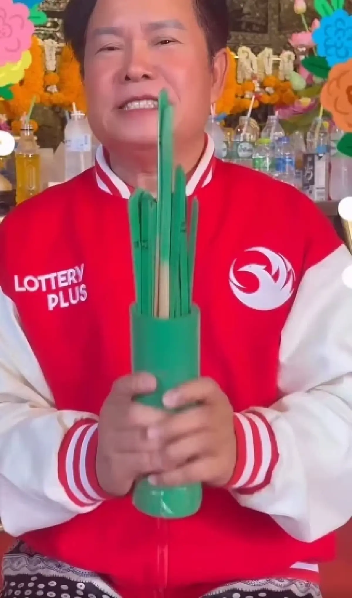 ส่อง มนต์สิทธิ์ คำสร้อย เขย่าเซียมซีมงคล ฮือฮาเลขที่ได้