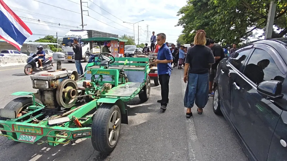 มวลชนองครักษ์ 500 คน ลงถนนรังสิต-นครนายก จี้เปิดประตูคลอง 12