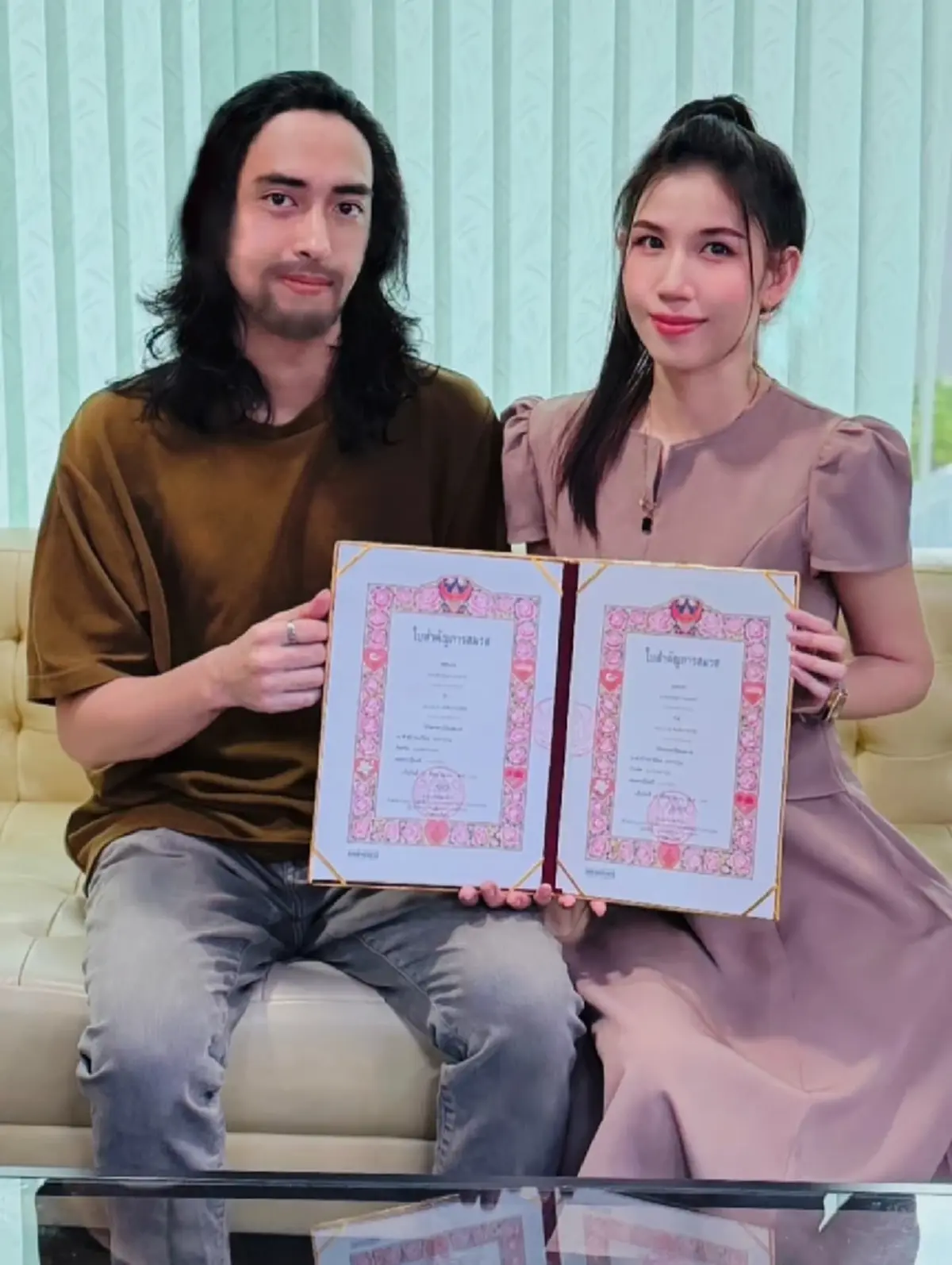 หลานชายธัญญ่า สละโสด ควงแฟนสาวจดทะเบียนสมรส หลังคบหานาน 11 ปี