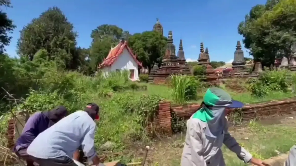 กรมศิลป์ขน 2,000 กระสอบทราย ป้องกันน้ำท่วมวัดเชิงท่าอยุธยา