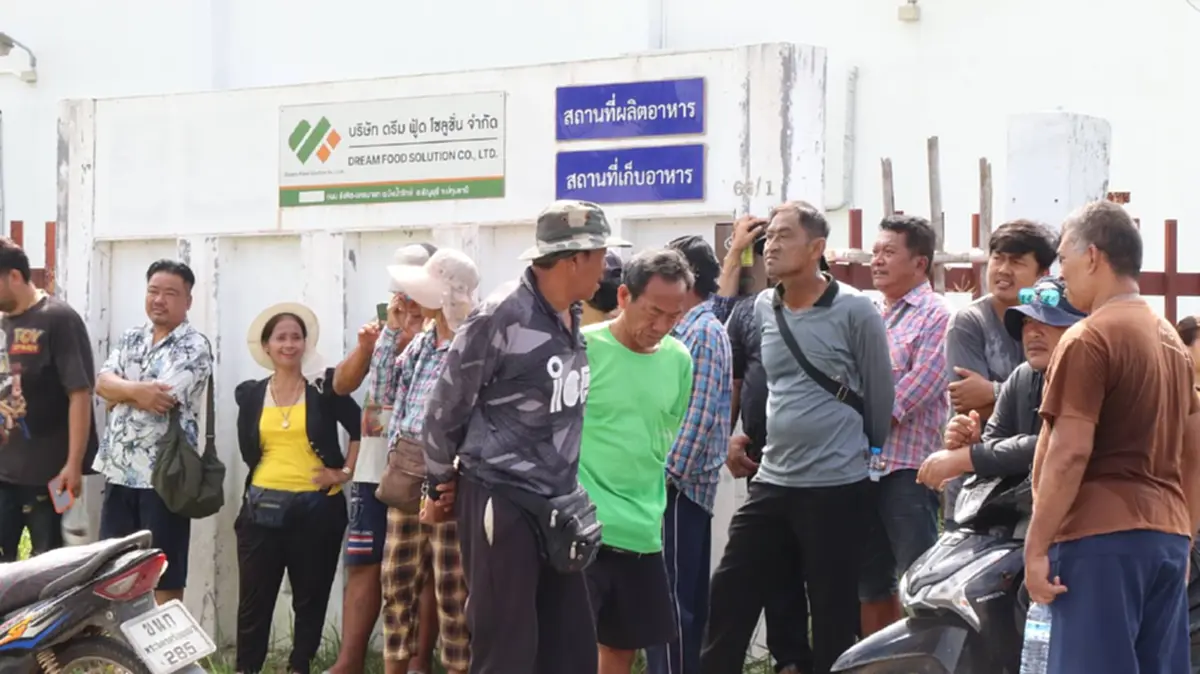 ชาวบ้านองครักษ์ ไม่ทน รวมตัวประท้วง จี้เปิดประตูระบายน้ำคลอง 12