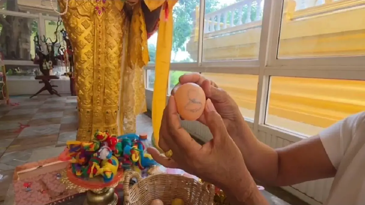 ฮือฮา! สายมูแห่วัดแม่ย่าซอม เสี่ยงลูกปิงปองได้เลขสวยตรงใจสุด ๆ