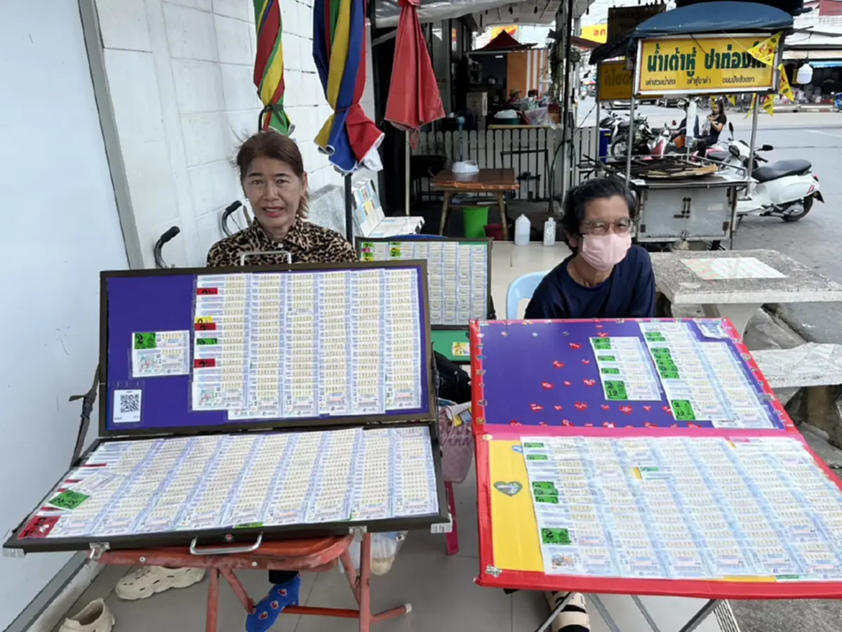 โดนแพ็กคู่! แม่ค้าหวยสุพรรณฯ สุดเซ็ง โดนจ่ายแบงก์พันปลอม