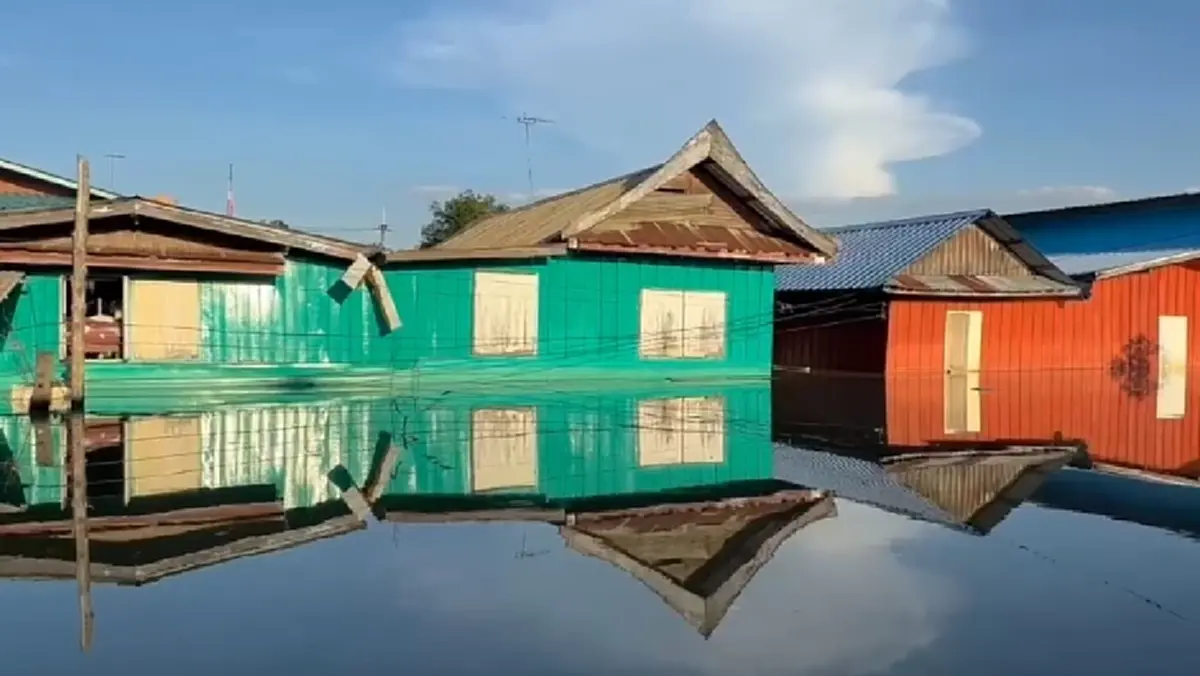 หมดตัว! ชาวโผงเผงควักแสนดีดบ้านหนีน้ำท่วมแต่ไม่รอด