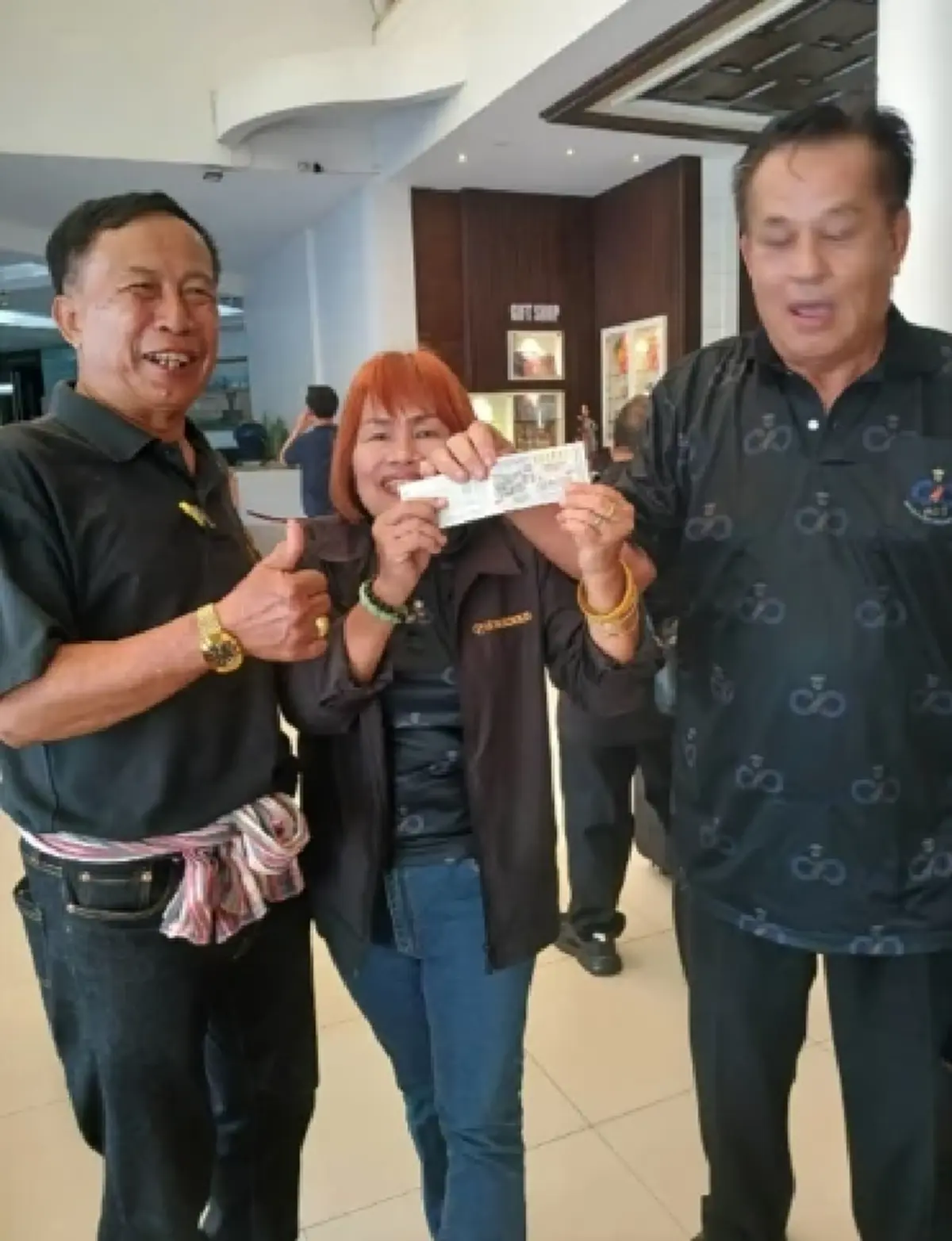 กรี๊ดลั่น กรรมการสหกรณ์ครูดวงเฮง ถูกรางวัลที่ 1  รับโชคจุก ๆ 10 คน