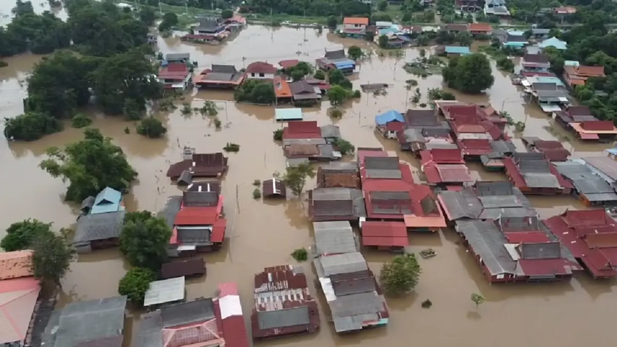บางบาล อยุธยาวิกฤตหนัก จมถึงชั้น 2 ขาดห้องน้ำใช้
