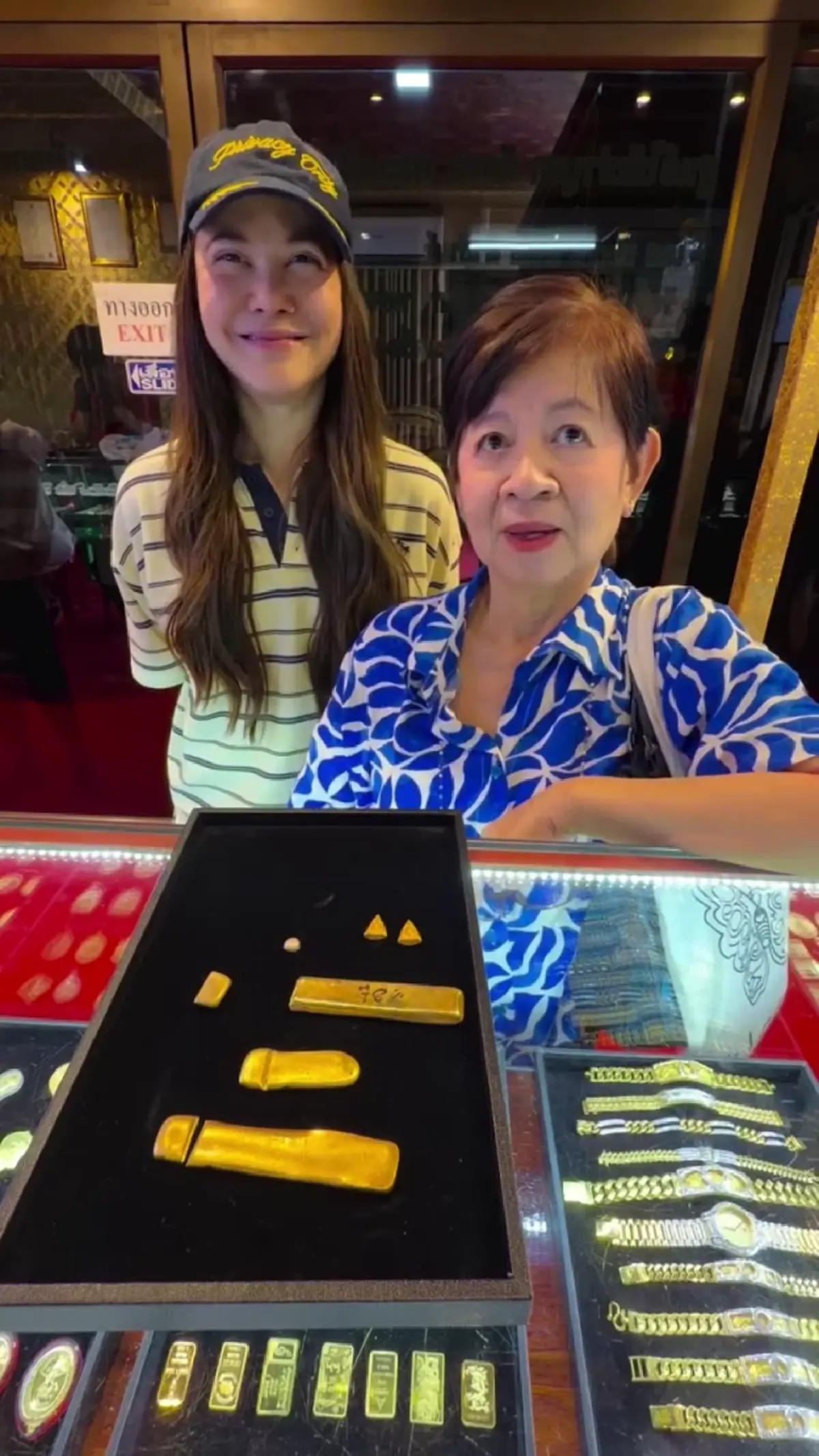 นักแสดงสาวตาโต  พาแม่หลอมเศษทองสะสม คิดว่าจะได้หลักแสน