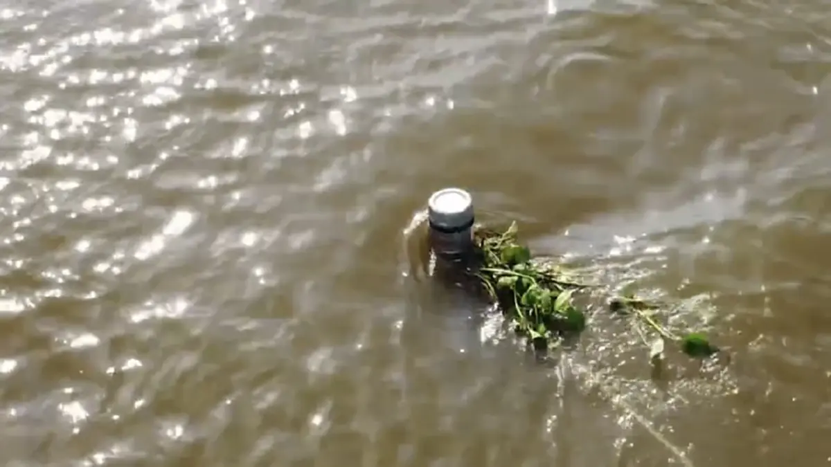 ลุยแผนกู้เรือลากจูงจมป่าสัก 18 เมตร! ใช้เครนลากเข้าน้ำตื้น