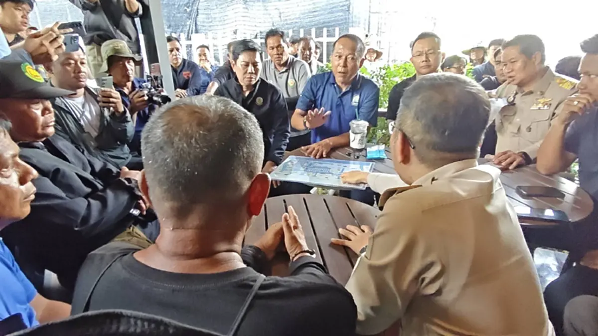 มวลชนองครักษ์ 500 คน ลงถนนรังสิต-นครนายก จี้เปิดประตูคลอง 12