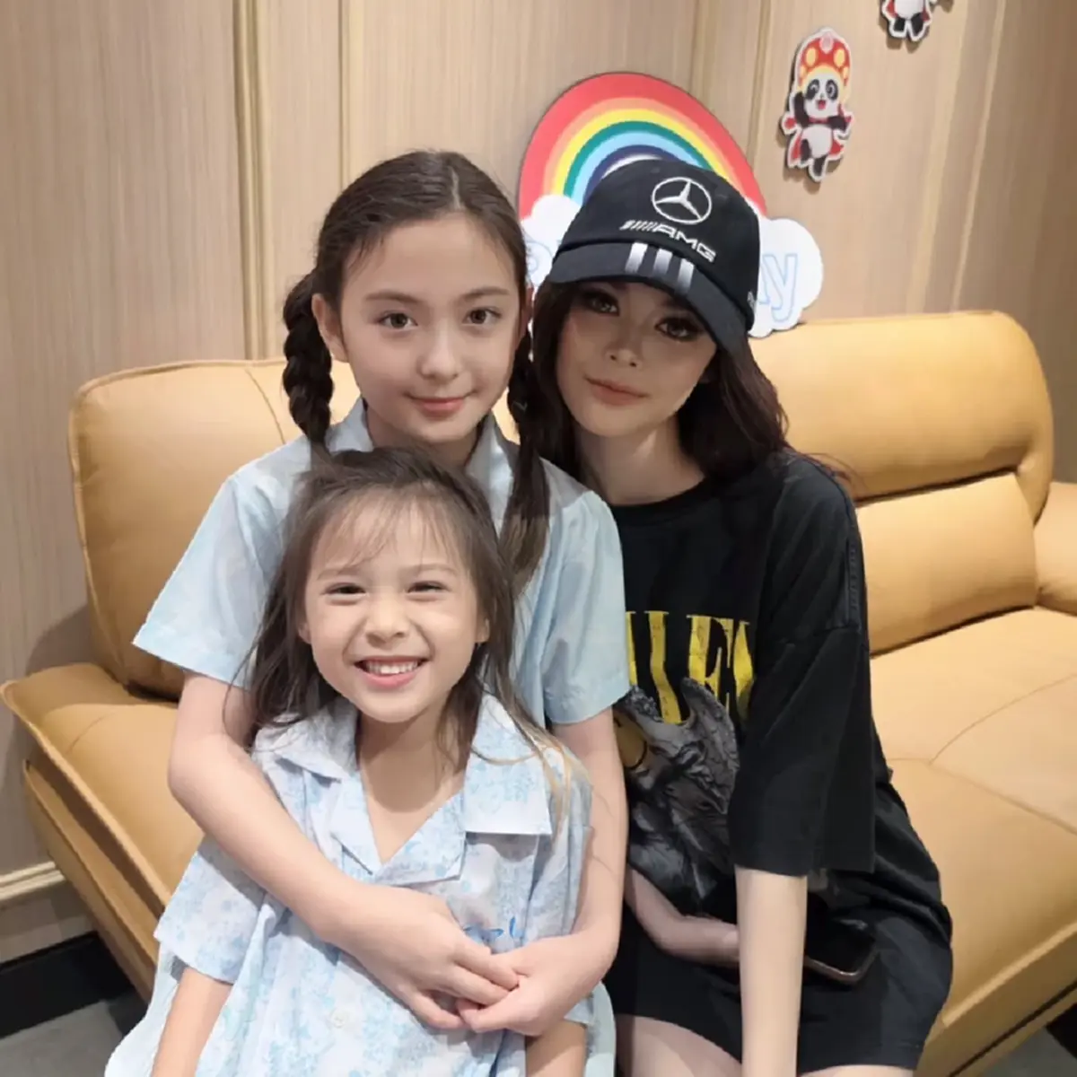 "ธัญญ่า" อวดภาพลูกสาว แชะภาพคู่หลานสาว ความน่ารักพุ่งเต็มเฟรม