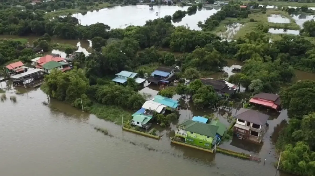 น้ำท่วมอยุธยายังอ่วมหนัก ชุมชนบ้านเกาะจมบาดาลกว่า 100 หลังคาเรือน