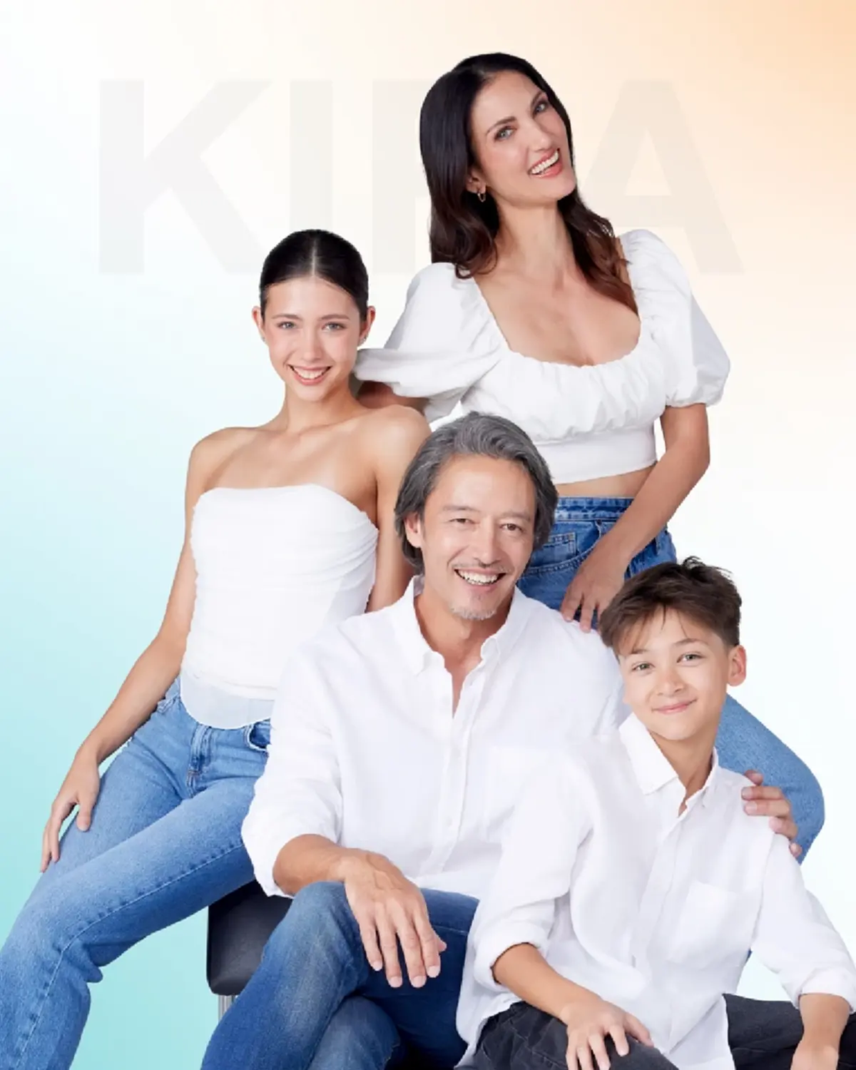 ลูกไม้ตกใต้ต้น  ลูกสาวนางแบบชื่อดัง เดินสับบนรันเวย์ สวยคมสง่า
