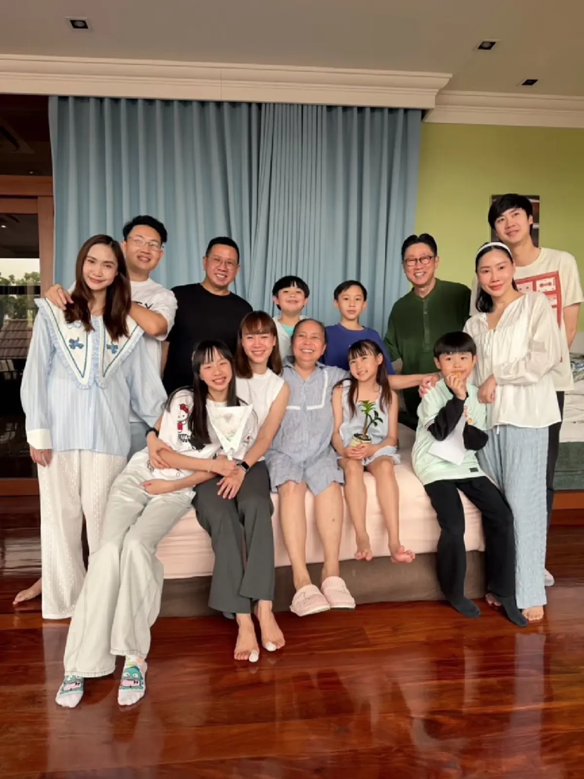 เสี่ยตา ปัญญา โพสต์ภาพครอบครัวสุดอบอุ่น ฉลองวันเกิดลูกสาวคนโต
