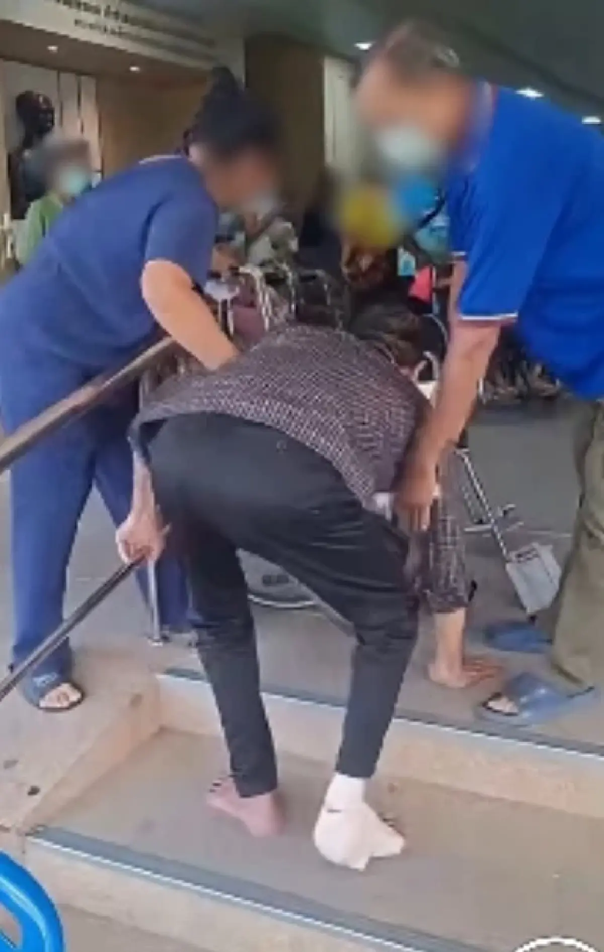 เป็นเรื่อง ดราม่าผู้ป่วยค้ำพื้น ล่าสุด"รพ.พังงงา" ชี้แจงแล้ว