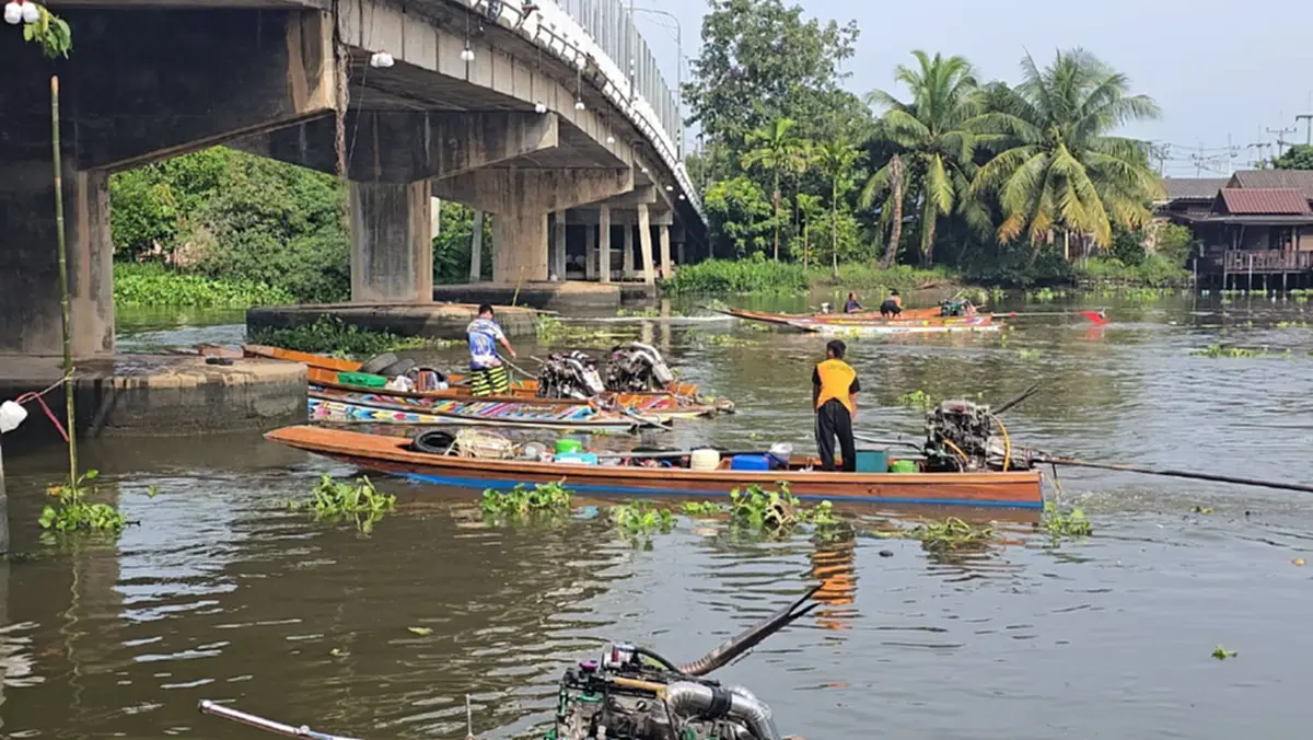 เรือซิ่งบ้านแพ้ว 50 ลำถอนกำลัง! หลังดันน้ำดำเนินสะดวก 8 วัน