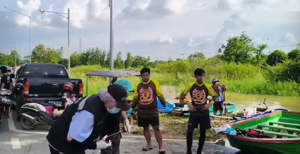 ลูกสาวลุยน้ำกลับบ้าน ช็อกพบร่างพ่อวัย 62 ปี จมน้ำดับคาบ้าน