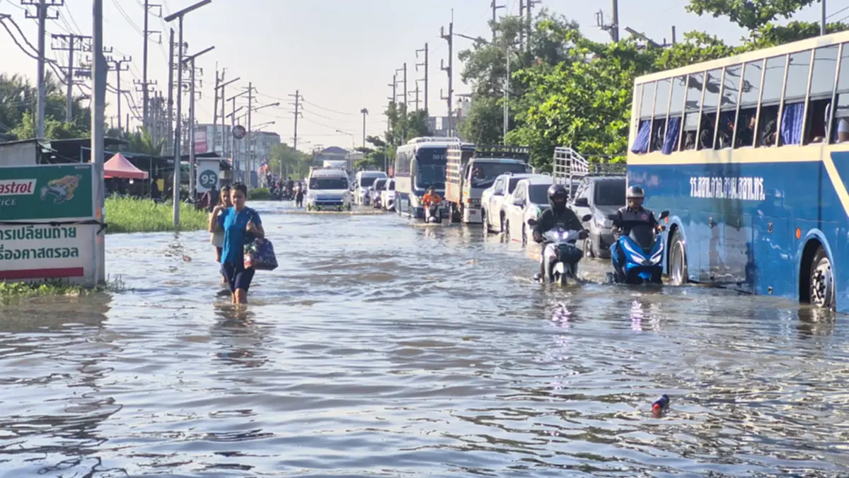 น้ำหนุน 3.9 เมตร ท่วมสุขสวัสดิ์-ป้อมพระจุล 90 ซม. ยาว 4 กม.
