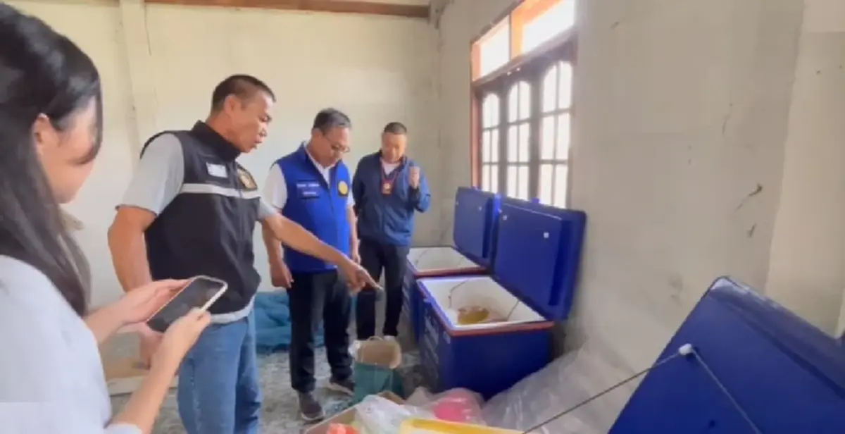 อึ้ง! ยายวัย 60 รับต้มน้ำกระท่อม หลานช่วยผสม-กรอกใส่ขวดขาย