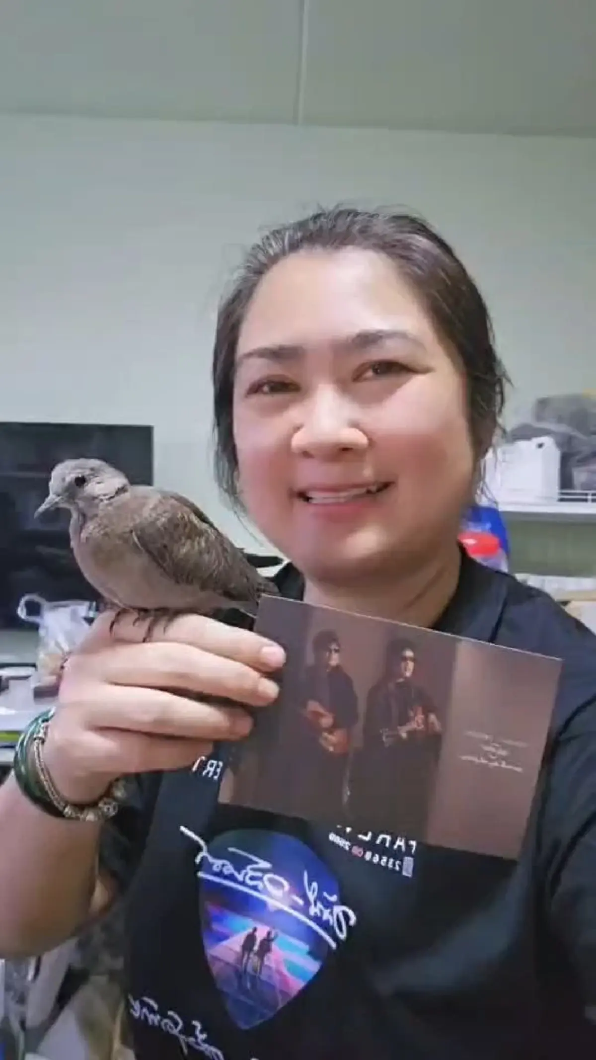 สาวร่ำไห้หนัก ลูกนกเขาแสนรักบินหาย ทุ่มเงินรางวัล 5,000 บาท