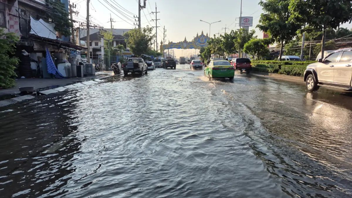 น้ำหนุน 3.9 เมตร ท่วมสุขสวัสดิ์-ป้อมพระจุล 90 ซม. ยาว 4 กม.