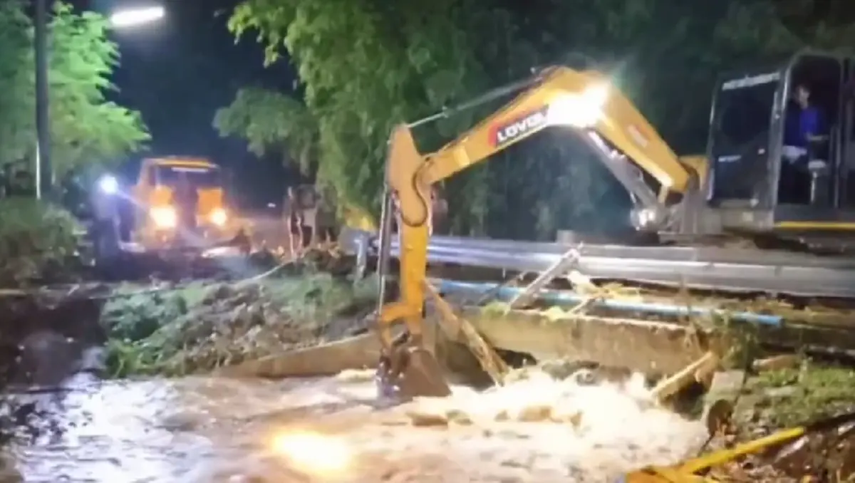 น้ำป่าสอยดาวทะลักท่วมบ้านพังระเนระนาด เร่งช่วยด่วน