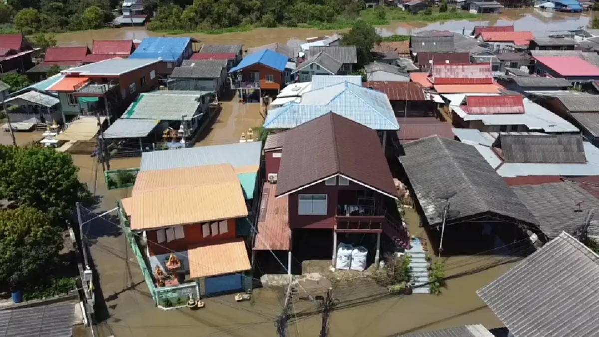 ชาวบ้านวอนน้ำมาเตือนให้ไว! น้ำท่วมสูงเกือบถึงคอ เก็บของไม่ทัน