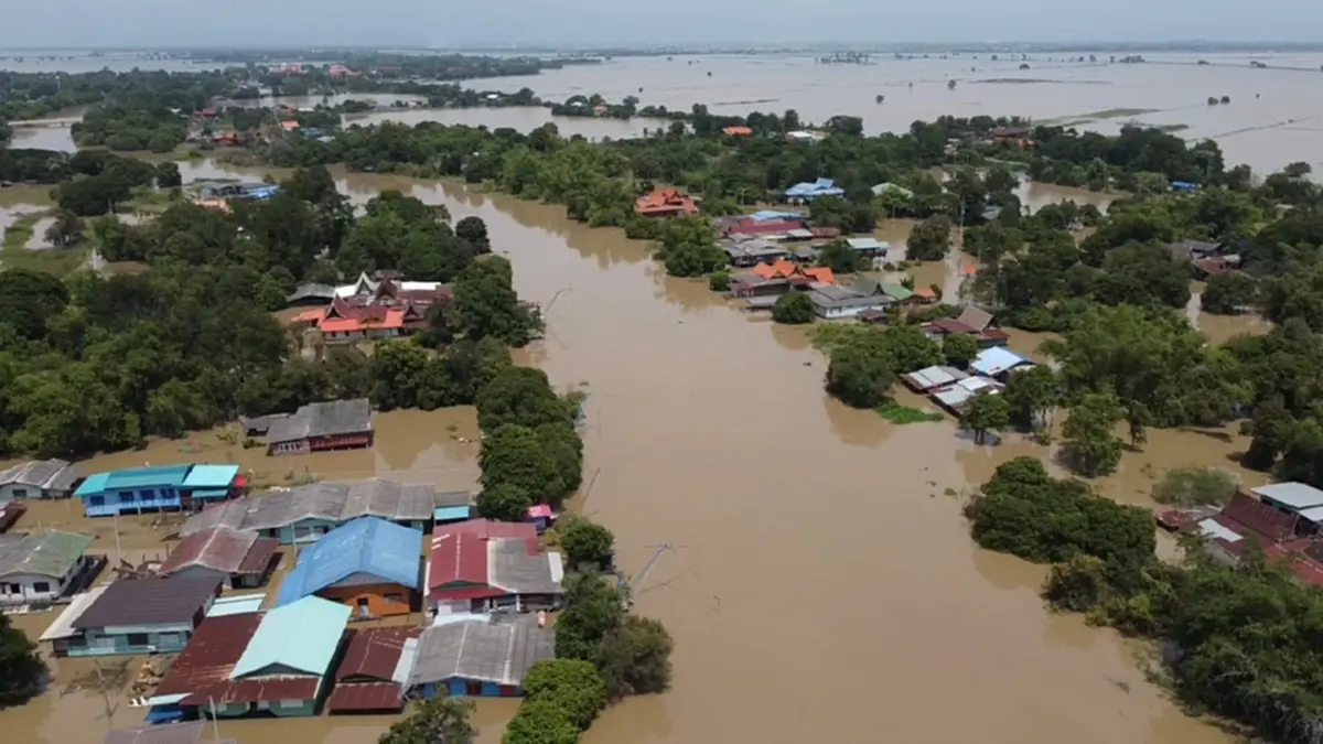 อยุธยาท่วมหนัก 3 เมตร! ชาวบ้านกู้เงินซื้อเรือ วอนเร่งระบาย