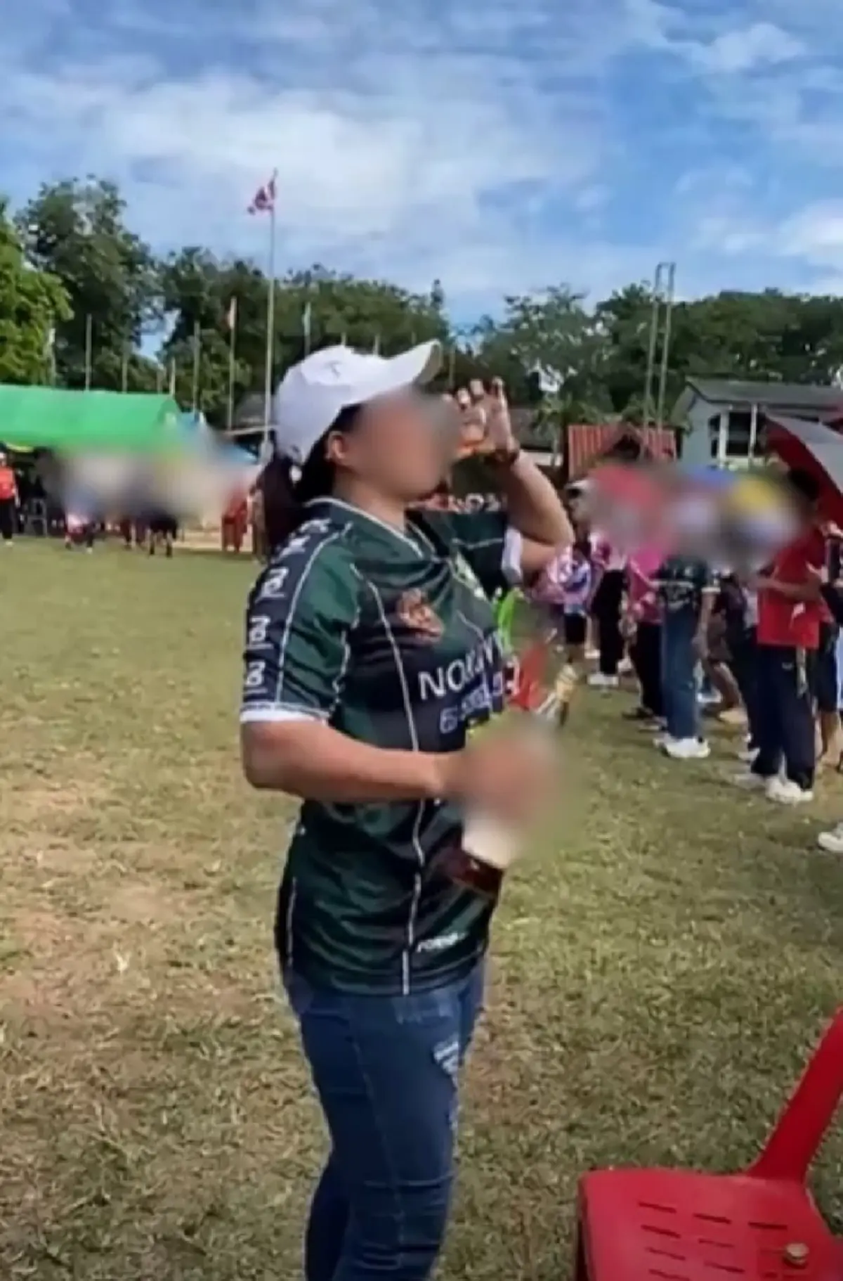 นักข่าวดัง เอาจริง เตือนชาวบ้านดื่มเหล้าสนั่น รร. เจอรุมด่าหนัก