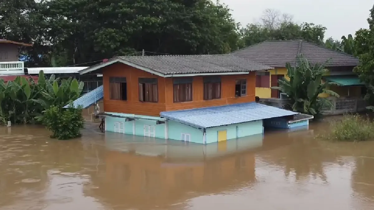 บางบาล อยุธยาวิกฤตหนัก จมถึงชั้น 2 ขาดห้องน้ำใช้