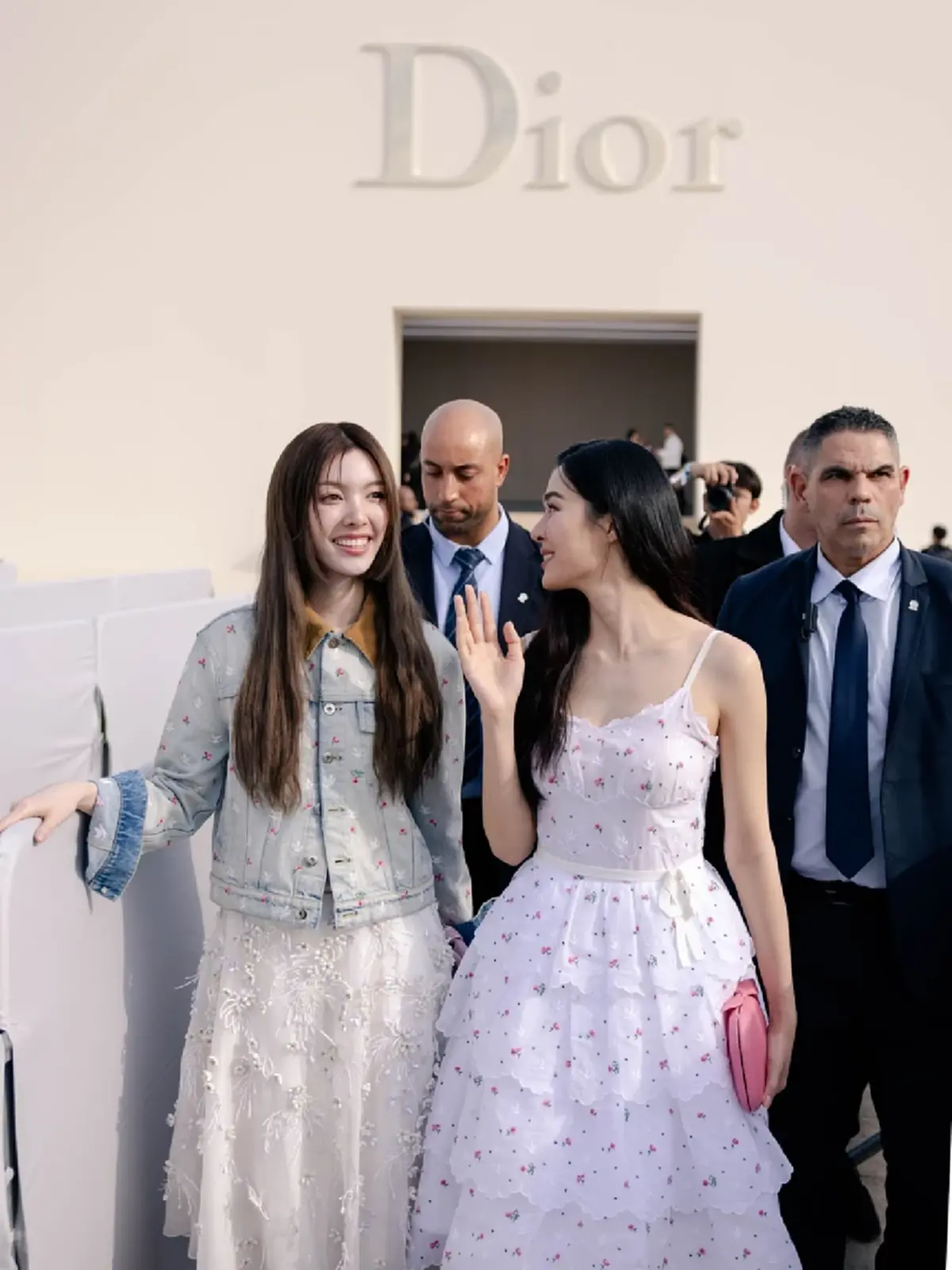 นักแสดงสาวฮอต แปลงร่างรับฮาโลวีน สลัดลุคหวานจัดเต็มสายดาร์ก 