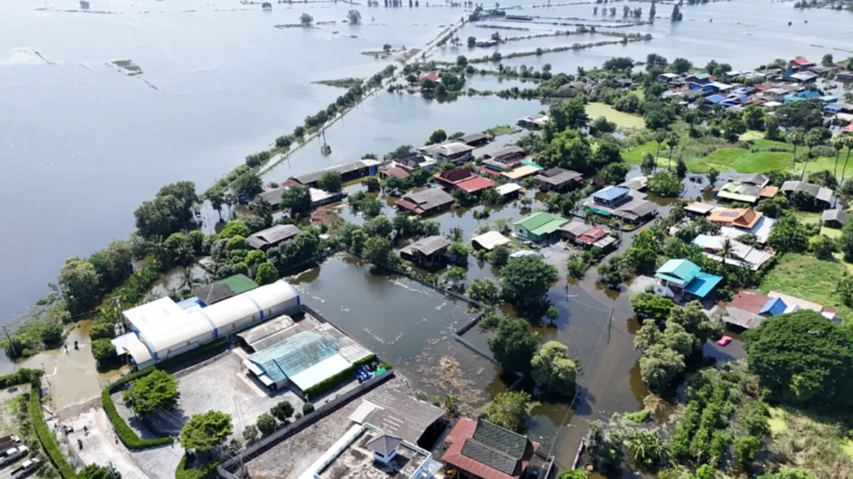 น้ำท่วมสุพรรณบุรี 10 อำเภอ 33,035 ครัวเรือนได้รับผลกระทบ