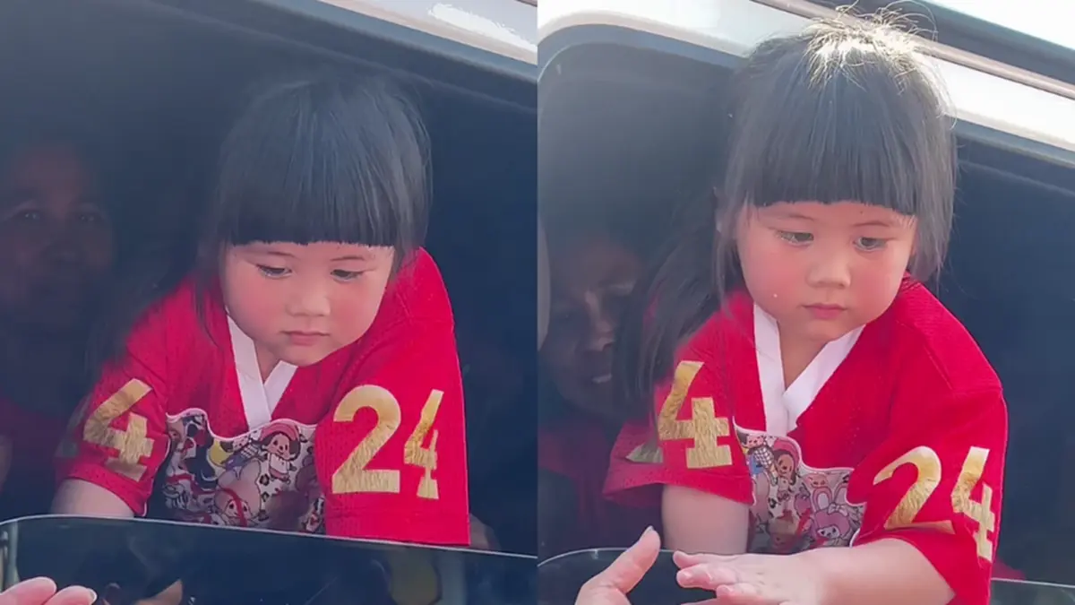 ถุงใหญ่จัดเต็ม   ชมพู่ อารยา ลงพื้นที่แจกถุงยังชีพผู้ประสบภัย