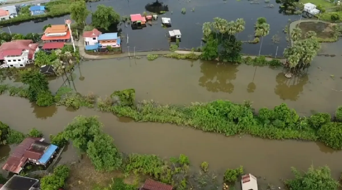 น้ำท่วมอยุธยายังอ่วมหนัก ชุมชนบ้านเกาะจมบาดาลกว่า 100 หลังคาเรือน