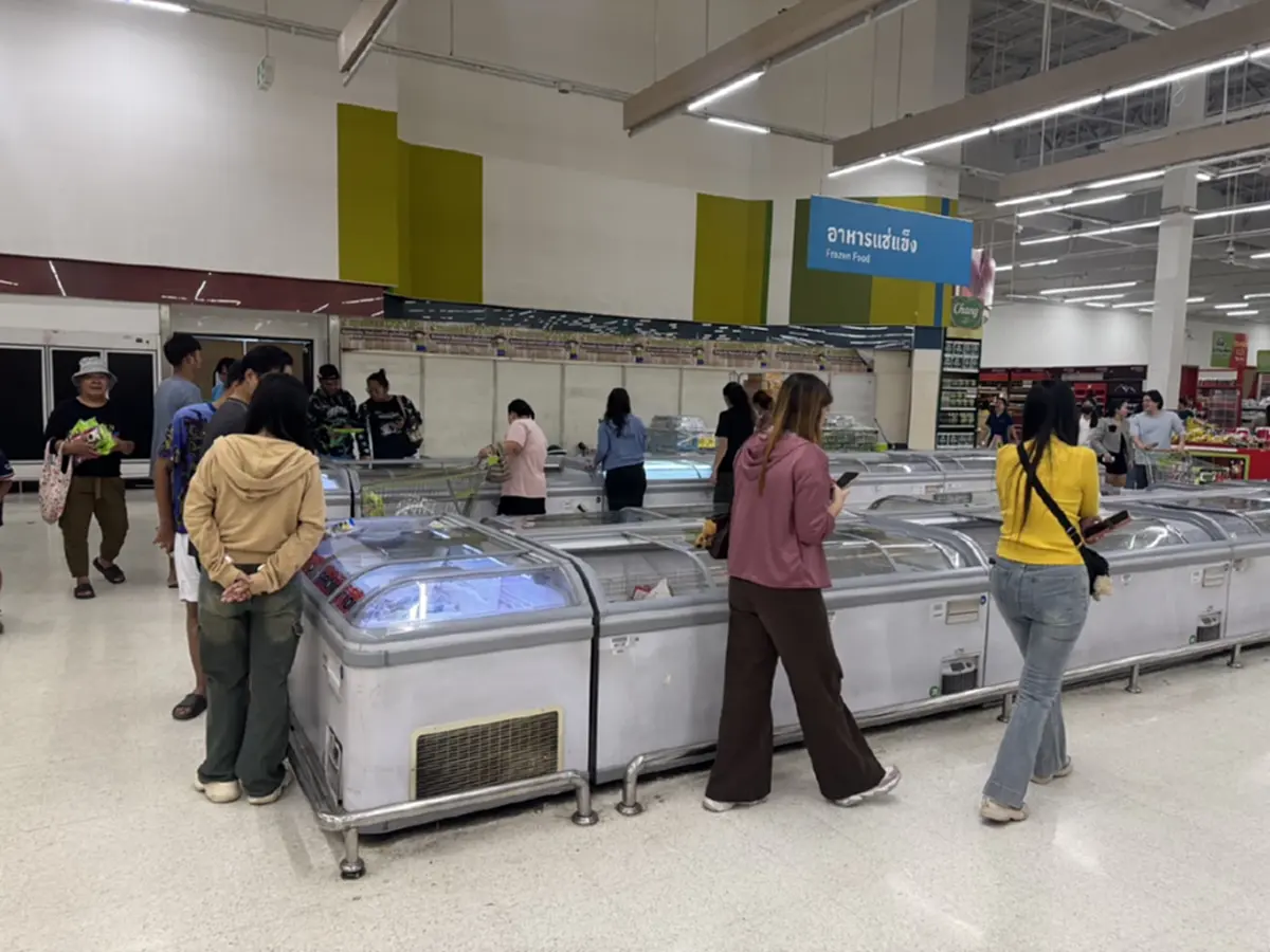 ปิดตำนาน 15 ปี! บิ๊กซีนวนครลดล้างสต๊อก ชาวบ้านแห่ช้อปคึกคัก