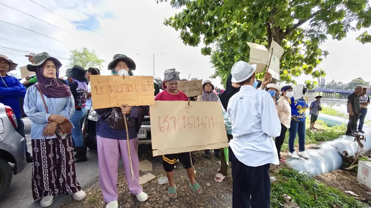 มวลชนองครักษ์ 500 คน ลงถนนรังสิต-นครนายก จี้เปิดประตูคลอง 12