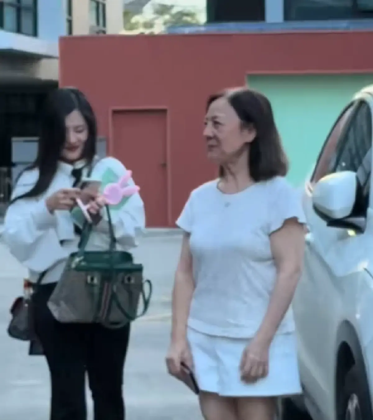 เปิดวาร์ป "น้องบีม" ลูกแม่ภัทร ล่าสุดดูแลไม่ห่าง คอยช่วยงานทุกอย่าง