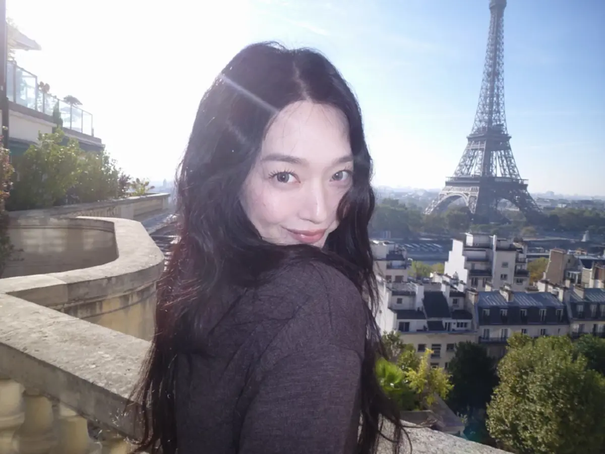 สวยฉ่ำออร่าพุ่ง นางเอกดัง ในวัย 42 เสิร์ฟลุคสุดชิคกลางปารีส 