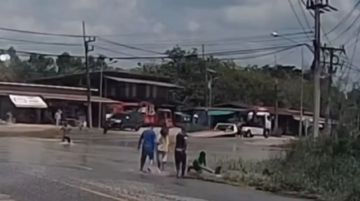 นาทีชีวิต! เด็กถูกน้ำดูดลงท่อ อดีตประธาน อบจ. ช่วยรอดปาฏิหาริย์