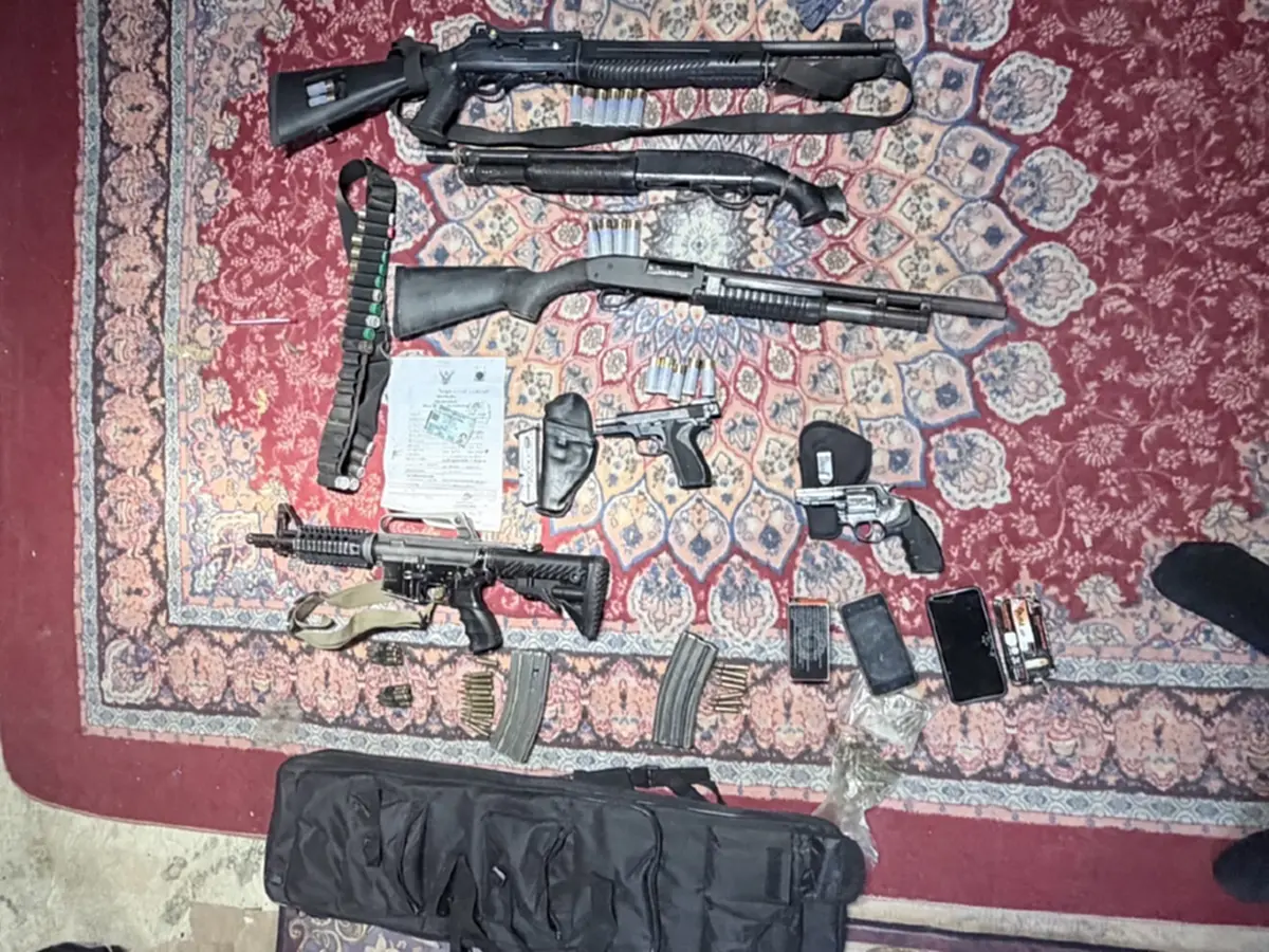 ช็อก! บุกค้นบ้านนราธิวาส เจอ M16-ระเบิด-กระสุนซุกเพียบ