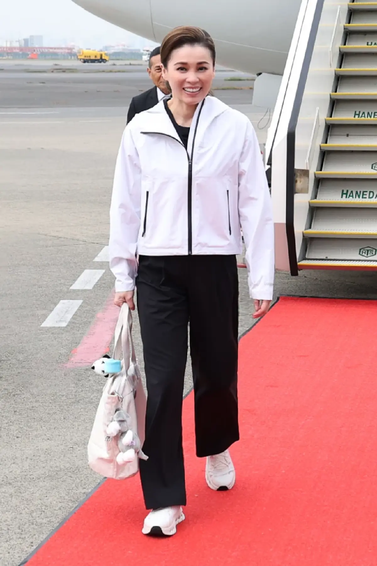 เลขเครื่องบินพระที่นั่ง พระราชินี เสด็จจากซัปโปโรไปโตเกียว