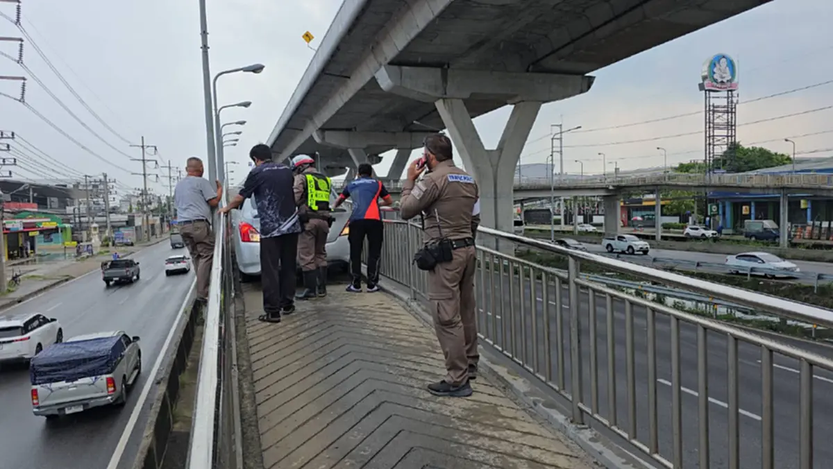เลขทะเบียนรถ หญิงวัย 85 ขับติดสะพาน หลังไปไหว้สิ่งศักดิ์สิทธิ์