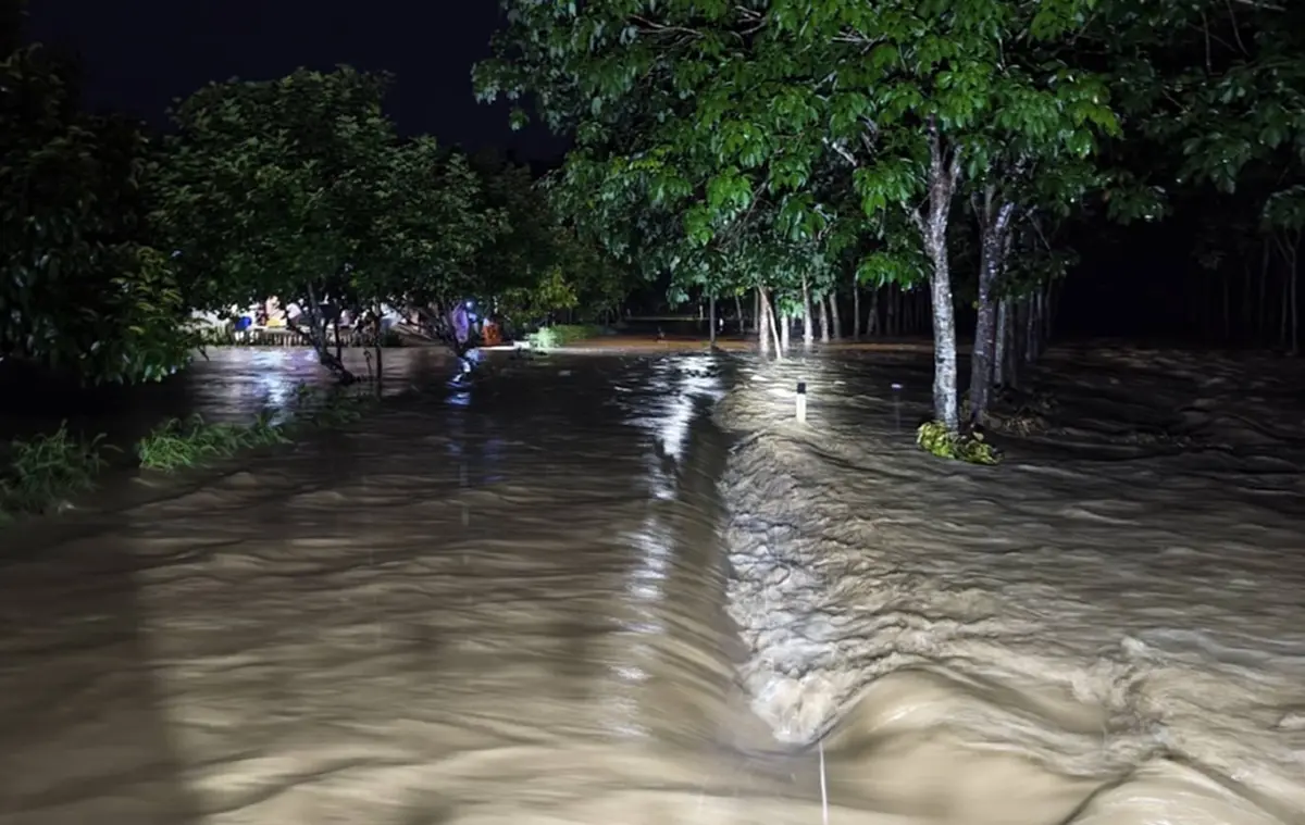 ฝนถล่มท่าตะเกียบ! น้ำป่ามาเร็ว ชาวบ้านอพยพวุ่นกลางดึก