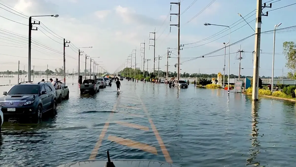 สูญร้อยล้าน! น้ำท่วมบ่อกุ้ง 2 พันไร่ วอนอย่าล้ำเส้นจับในบ่อ