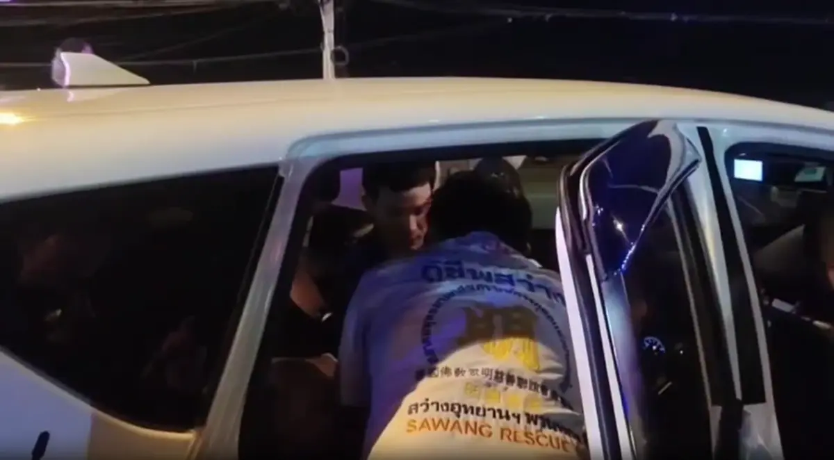 สาวท้องแก่สุดกลั้น  คลอดลูกบนรถเก๋ง แห่ส่องเลขทะเบียนสวย