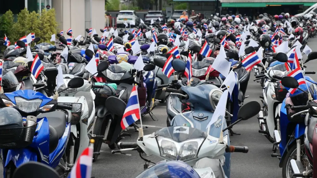 วินพัทยาเปลี่ยนลุค! เสื้อส้มโบกมือลา สวมสีน้ำเงินยกแผง