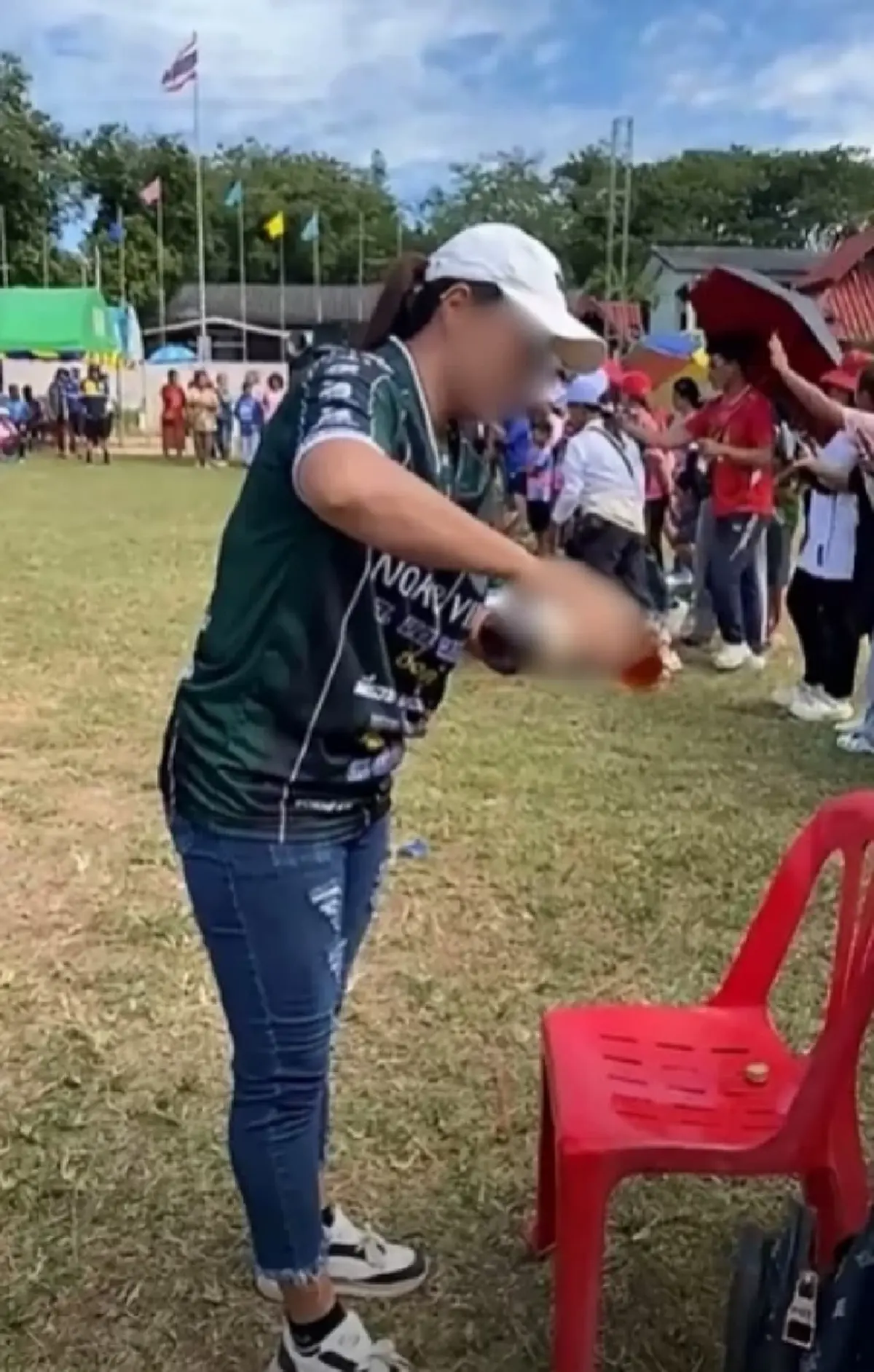 นักข่าวดัง เอาจริง เตือนชาวบ้านดื่มเหล้าสนั่น รร. เจอรุมด่าหนัก