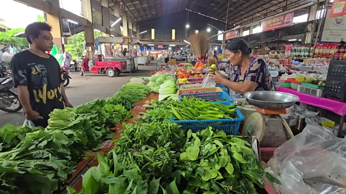 อุทัยธานีอ่วม! น้ำท่วมดันผัก-ไข่ไก่แพง พริกพุ่งกิโลละ 80