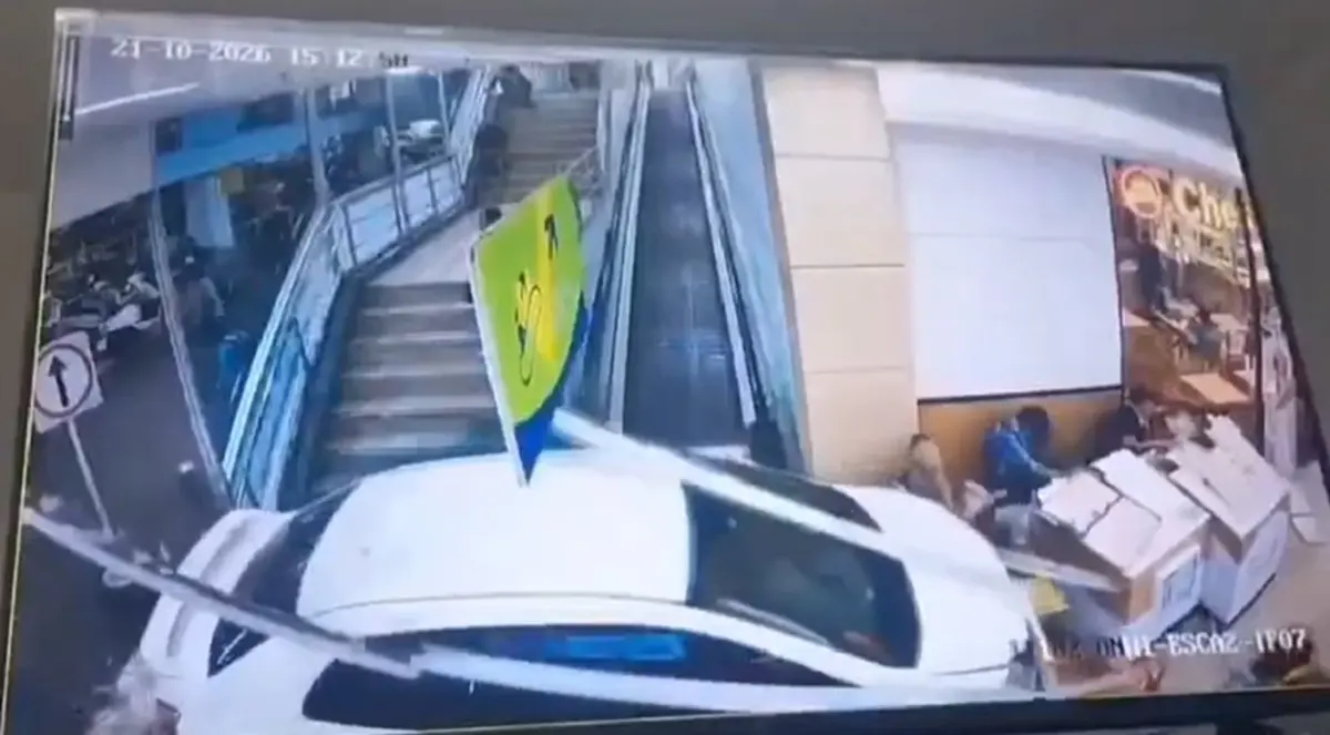 ยายเล่าทำไมรอด สิ่งที่ช่วยชีวิตไว้ ระทึกเก๋งทะลุห้างดัง พุ่งมาหา